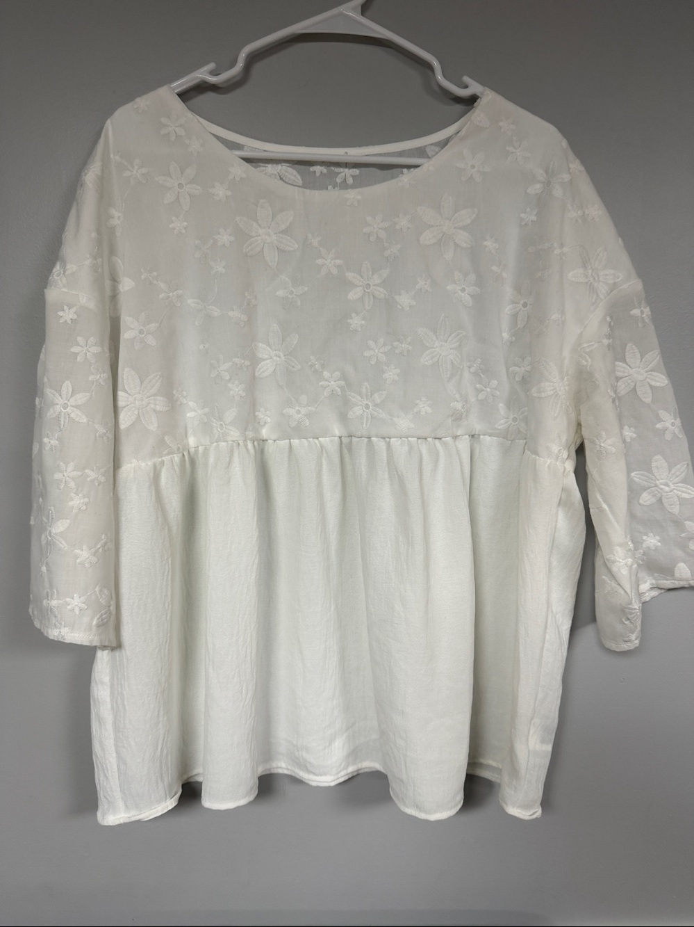 White Embroidered Flowers Whimsical Flowy Cropped Coastal 3/4 Sleeve Top XXL
